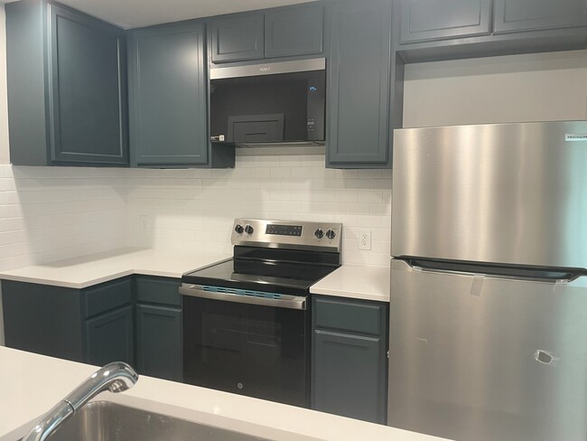 Foto del edificio - 7431 Holly Hill Dr