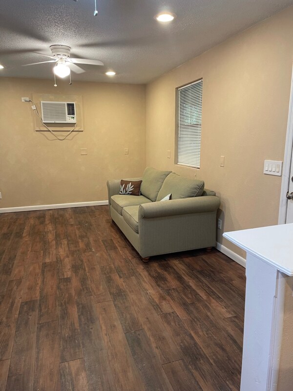 Foto del edificio - 6373 Bay Rd