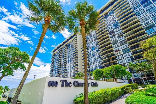 Foto del edificio - 600 NE 36th St