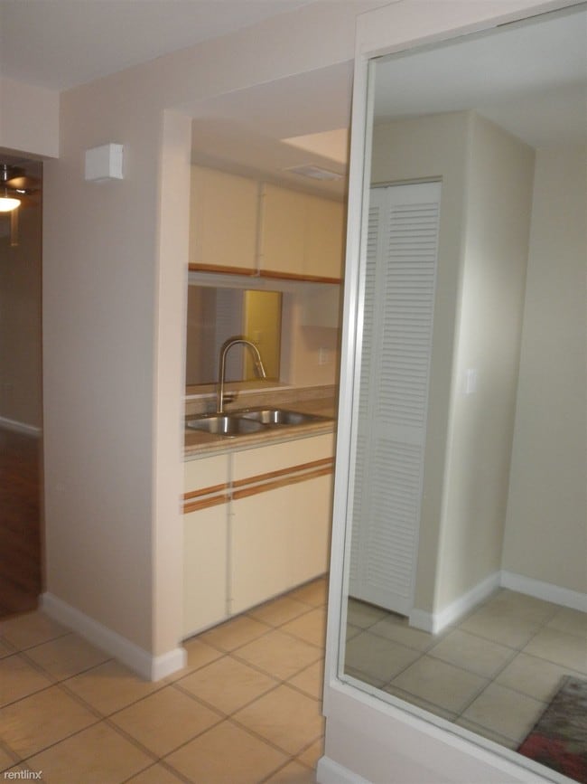 Building Photo - 2 br, 2 bath Condo - 5709 Summer Side Ln