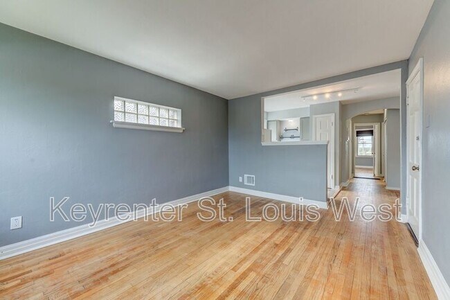 Building Photo - 4946 Kemper Ave.