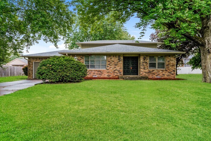 Primary Photo - 5423 W Thompson Rd