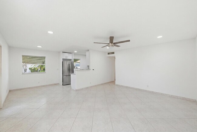 Building Photo - 28 Seville Dr