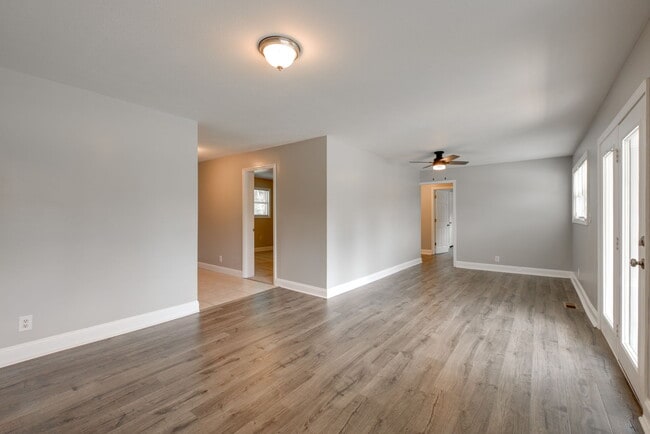 Building Photo - 824 Lullwater Rd