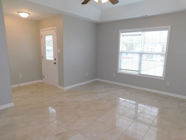 Foto del edificio - New 3 Bedroom 2 bath