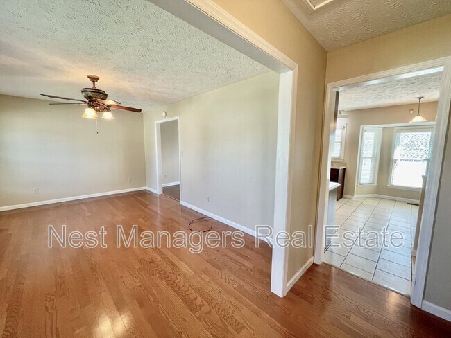 Foto del edificio - 127 Kristin Ave