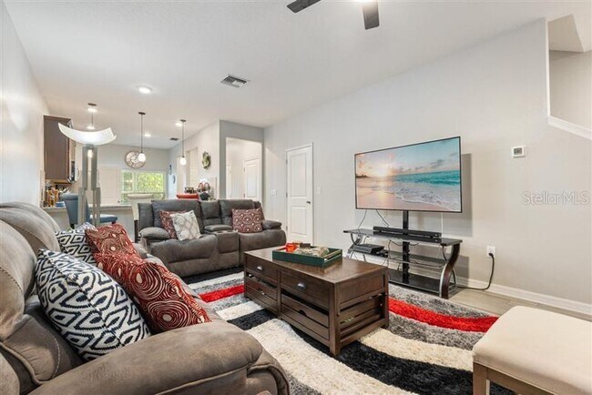 Building Photo - 1117 Hillhurst Dr