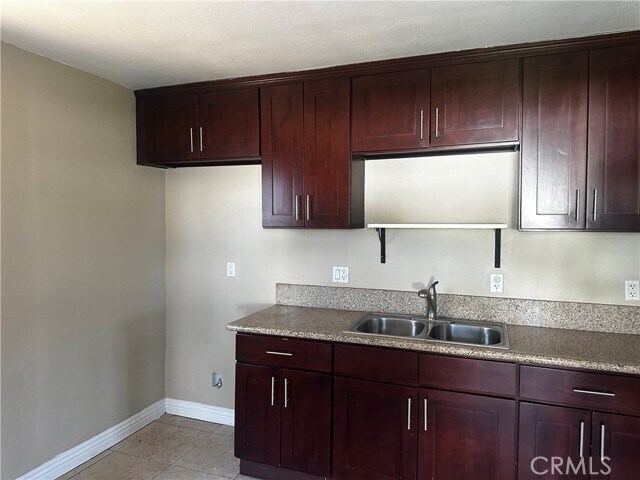 Foto del edificio - 22094 Sherman Ave