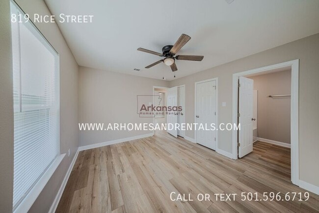 Building Photo - 819 Rice St