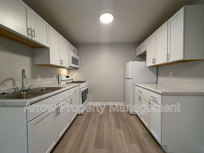 Building Photo - 877 N 26th St