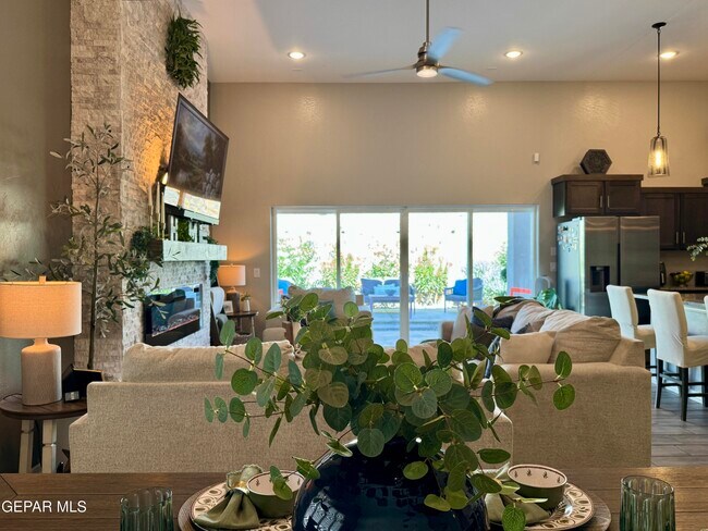 Foto del edificio - 13684 Glen Vista Ln