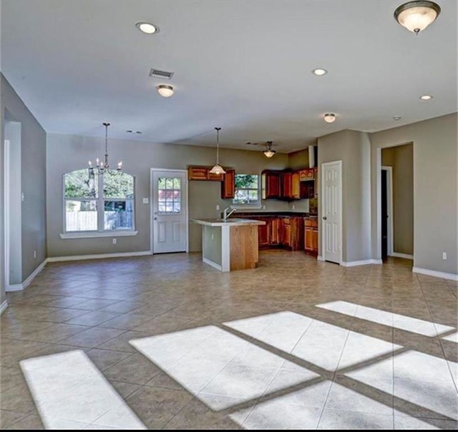 Foto del edificio - 9202 Rockcliff Dr