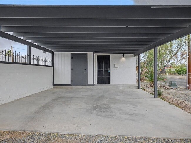 Building Photo - Beautiful & Spacious Home with Modern Upgrades & Community Amenities