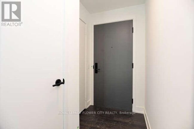 Building Photo - 308 Jarvis St