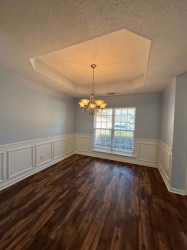Building Photo - 2078 Lake Forest Dr