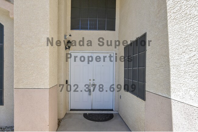 Building Photo - NW!!!  4 Bedrooms!!! Pool!! Spa!! Water Fa...