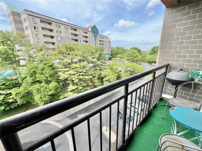 Foto del edificio - 703 Pelham Rd
