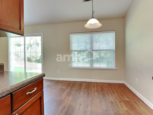 Building Photo - 160 Willow Point Cir