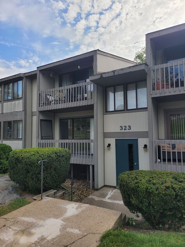 Foto principal - 2 Bedroom Condo in Hunting Ridge