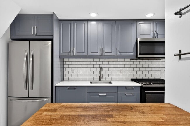 Building Photo - 342 1st St