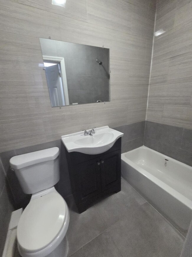 Foto del edificio - 187-9 Linden Blvd