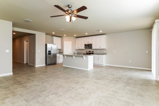Building Photo - 5292 Sanders Oak Trl