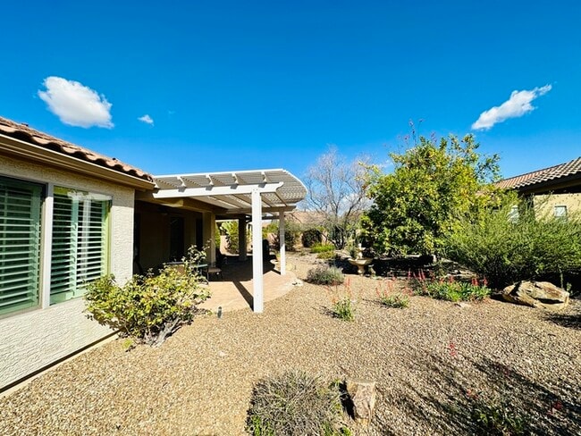 Building Photo - Long Term Fully Furnished 2 Bedroom with D...