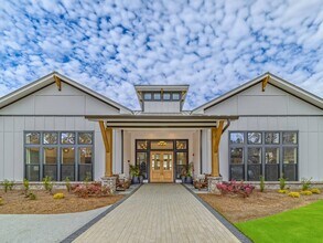 Building Photo - NOVO New Hampstead