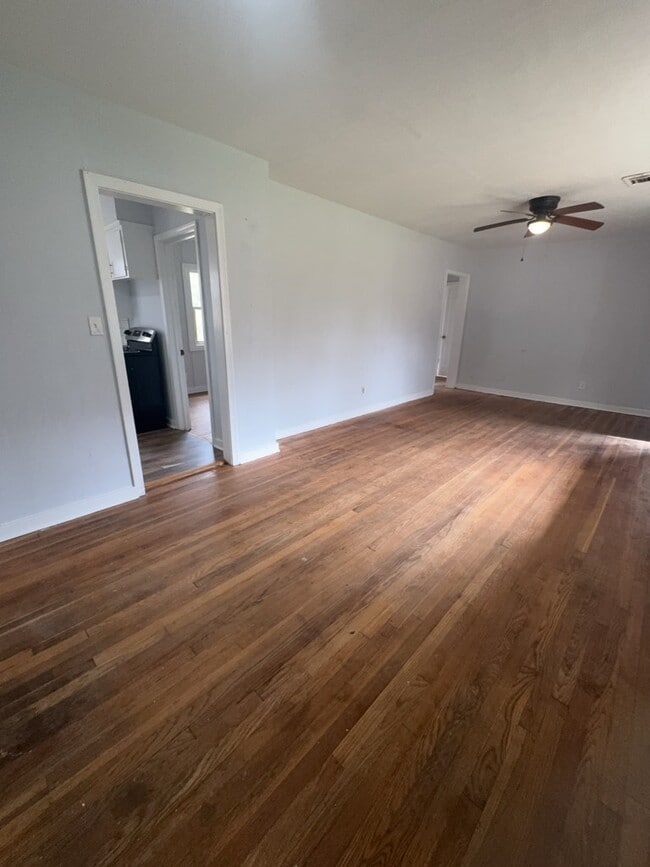 Building Photo - 320 Lawrence Rd