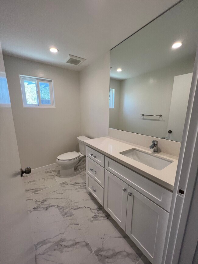 Foto del edificio - 3663 Edenhurst Ave