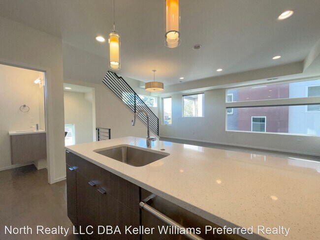 Building Photo - 2 br, 3 bath House - Two Bedroom townhouse...