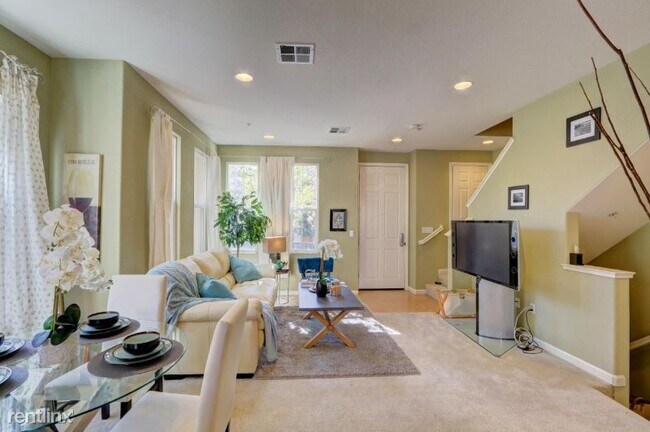 Foto del edificio - 3 br, 3 bath Townhome - 223 Curtis Avenue