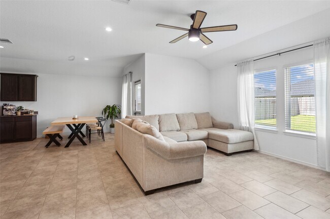 Foto del edificio - 7510 Carson Ct