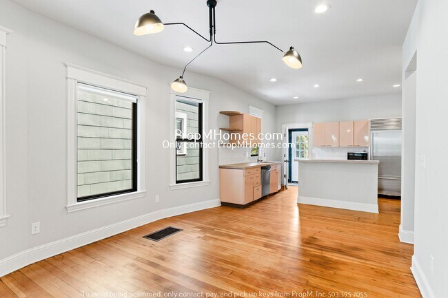 Foto del edificio - Charming Three Bedroom Home In N Portland!