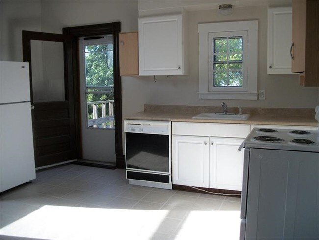 Interior Photo - 418 W North St
