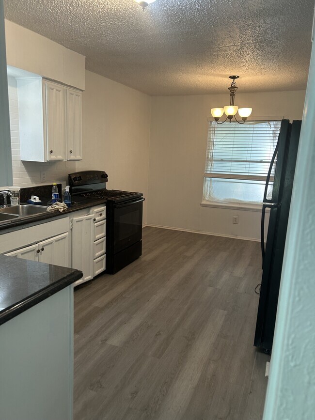 Foto del edificio - 4816 Rollingwood Ct