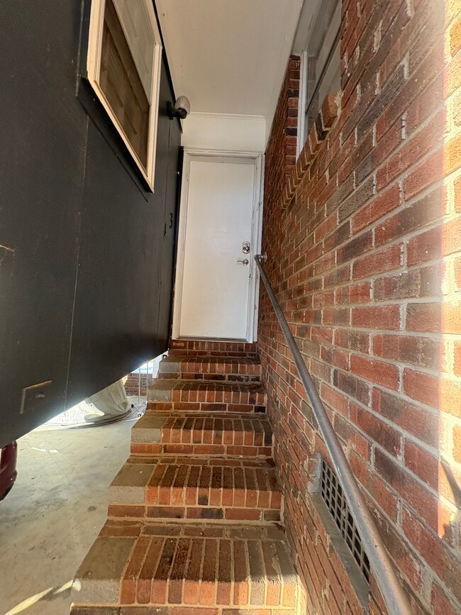 Building Photo - 9539 Possum Hollow Rd