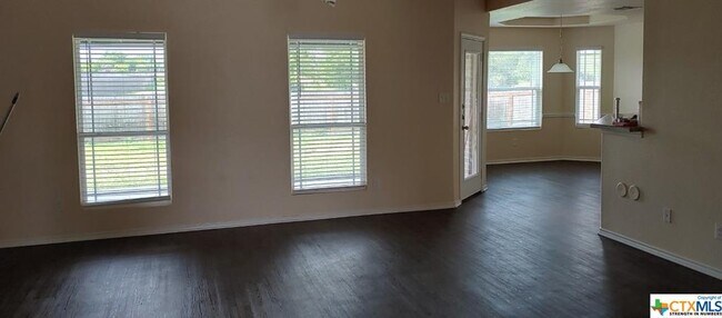 Building Photo - 716 Liberty Valley Dr
