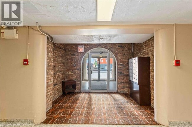 Building Photo - 269 Parkdale Ave N