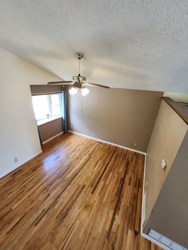 Foto del edificio - Spacious 4-Bedroom Home with RV Parking in...