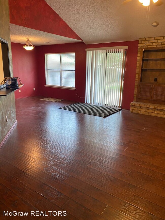Building Photo - 3 br, 2 bath House - 4520 W. Tacoma Street