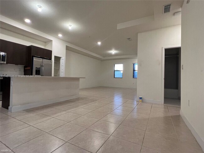 Foto del edificio - 3 br, 2 bath House - 10413 NW 82nd St Unit 33