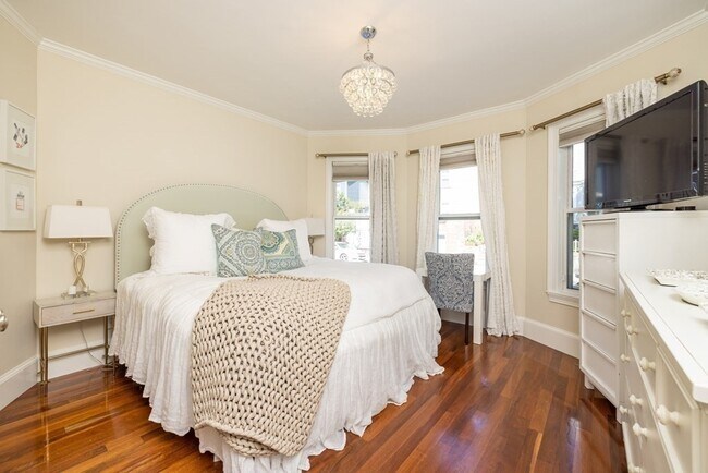 Foto del edificio - 681 E 5th St
