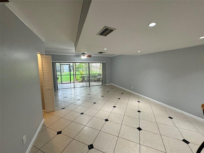 Building Photo - 4652 NW 90th Ave