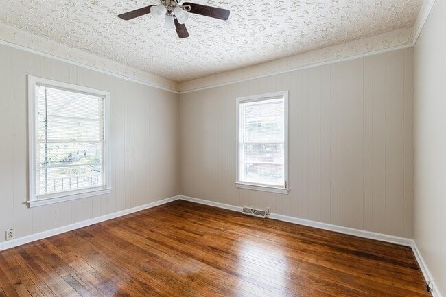 Photo - 8 A St (Greenville, SC) House