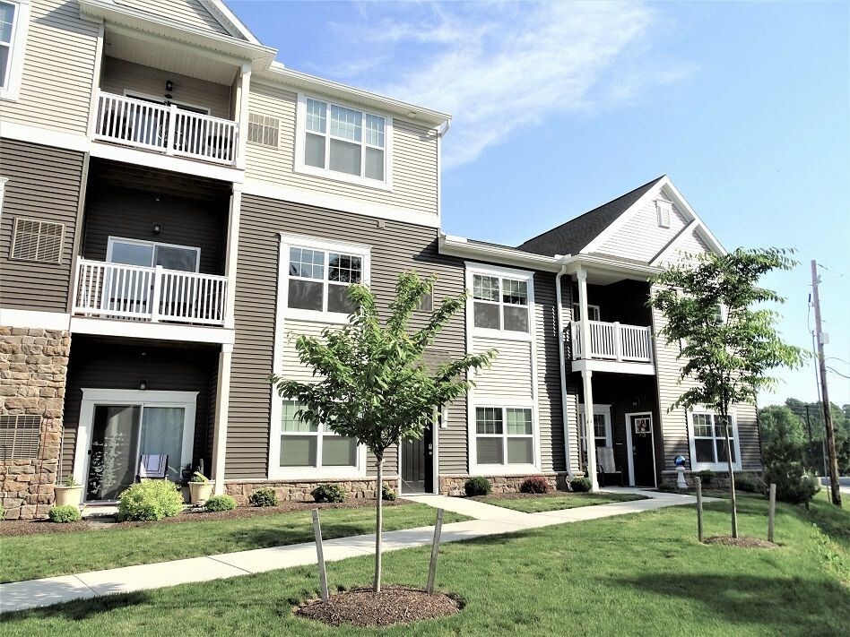 200 Holly Tree Rd, Manheim, PA 17545 Room for Rent in Manheim, PA