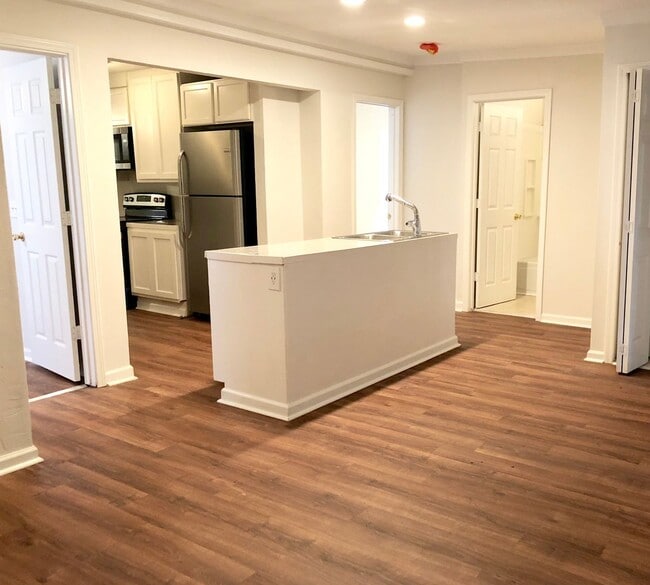 Building Photo - 3br/2ba cottage by LSU with all new appl, 2nd house from River Road