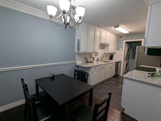Building Photo - 18333 Roehampton Dr
