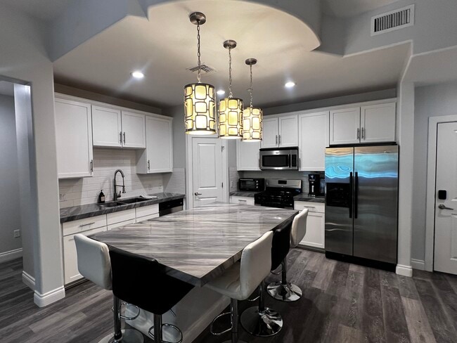 Foto del edificio - 945 E Playa del Norte Dr