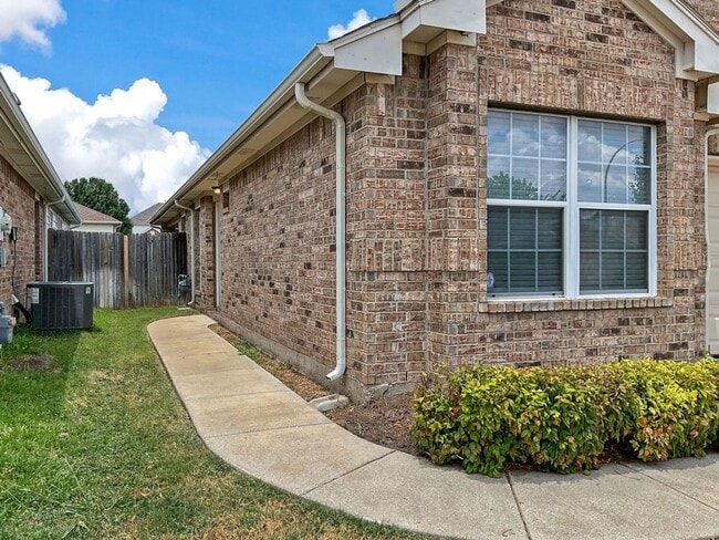 Building Photo - 6521 Regina Dr